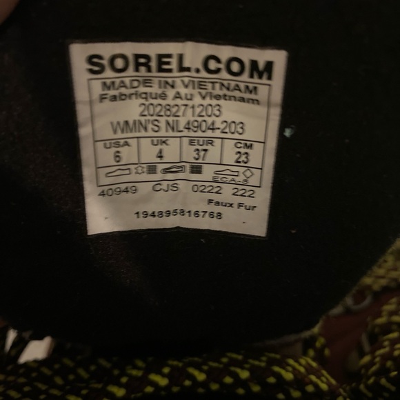 Sorel Women's Kinetic Breakthru Conquest Waterproof Boot sz 6 Burgundy & cream - Picture 10 of 11